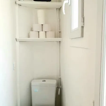 Bright & Modern With Great Sun Exposure דירה פריז