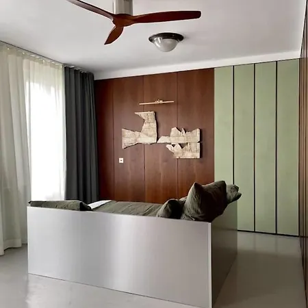 Bright & Modern With Great Sun Exposure *