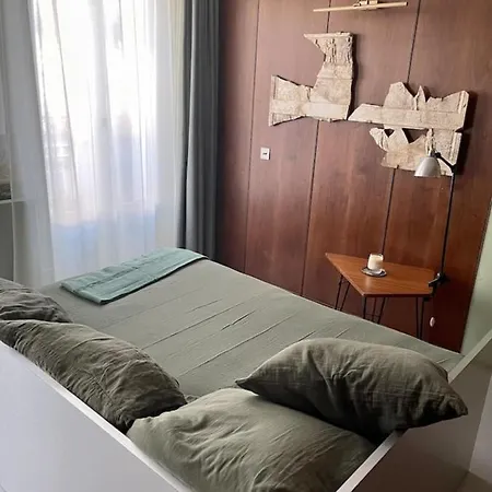Bright & Modern With Great Sun Exposure * פריז