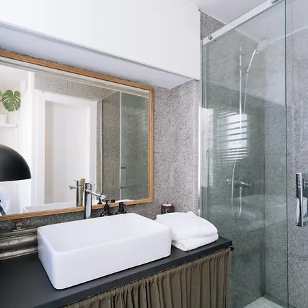 Bright & Modern With Great Sun Exposure פריז
