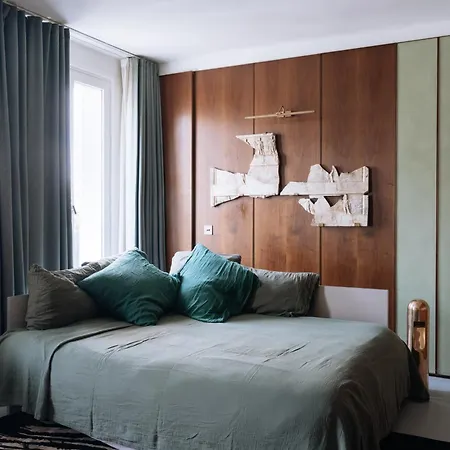 Bright & Modern With Great Sun Exposure דירה