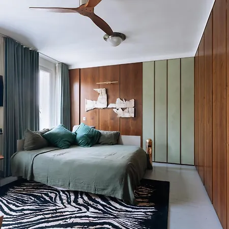 Bright & Modern With Great Sun Exposure דירה *