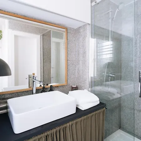 Bright & Modern With Great Sun Exposure *
